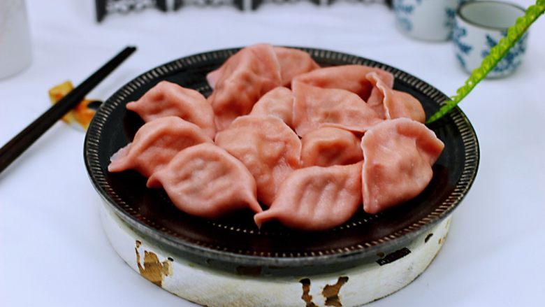 白菜海虹肉丁饺子,好吃又营养的饺子出锅咯。