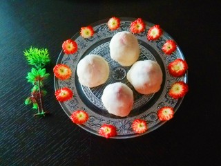 新文美食  玫瑰细沙草莓🍓大福,成品图