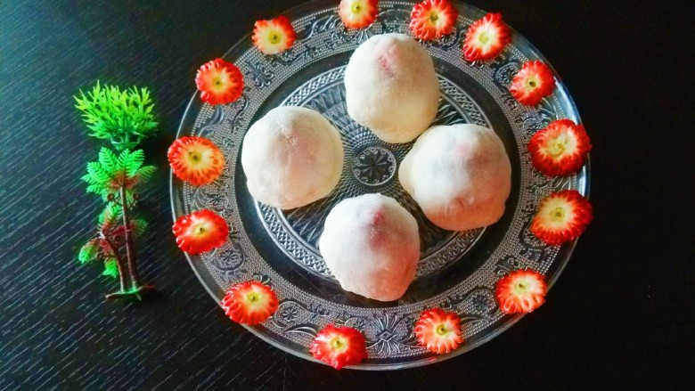 新文美食  玫瑰细沙草莓🍓大福,成品图