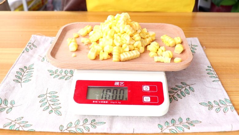 米香玉米汁（豆浆机版）,玉米粒取重100g
tips：也可以多加些，这样子打出来的就是浓一些的玉米糊了
