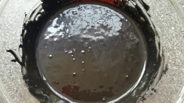 蜂窝煤戚风蛋糕,搅动至无干粉无颗粒，食材完全融合(如图)，放在一边备用。