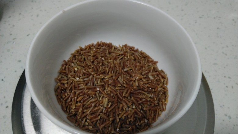 蒸小米大米饭+蒸黑米红米糙米饭,红米准备好。