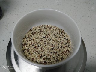蒸小米大米饭+蒸黑米红米糙米饭,藜麦准备好