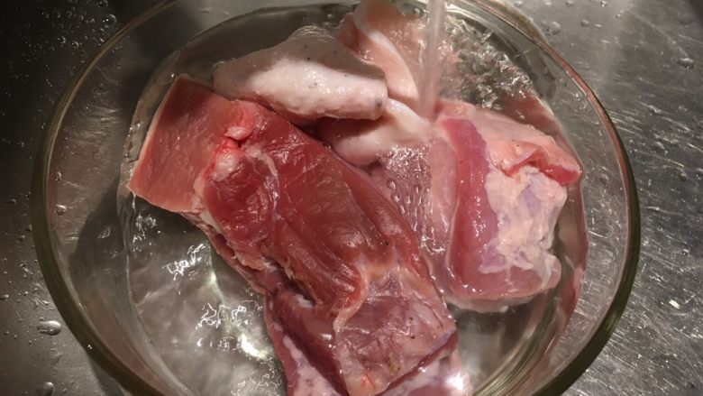 卤肉饭-电锅版,猪五花肉清洗干净沥干