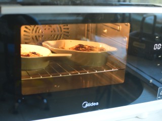 香辣烤金针菇,美的S4-281E蒸烤一体机220度，再烤10分钟