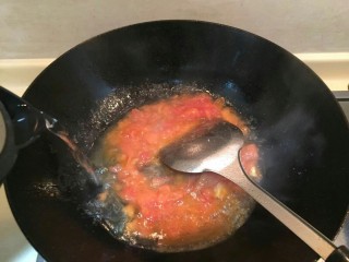 西红柿蛋花汤(一个🍅一个鸡蛋),加一碗水。
