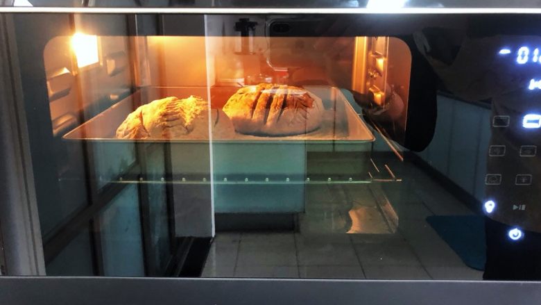 蔓越梅花生黑麦软欧包,12、放入ACA蒸烤箱，温度160度上下火烘烤25分钟。