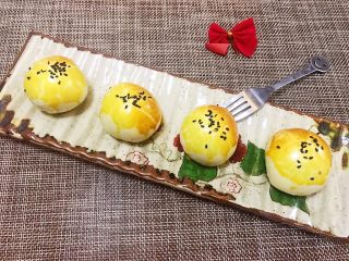 传统中式点心蛋黄酥,过年可以送给亲人和朋友啦。