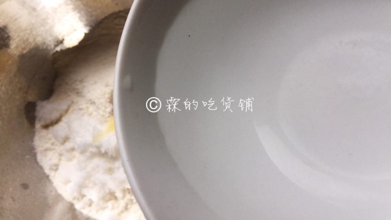 中式菊花酥,水（每个牌子面粉的吸水性不同，水少量多次的加入）
