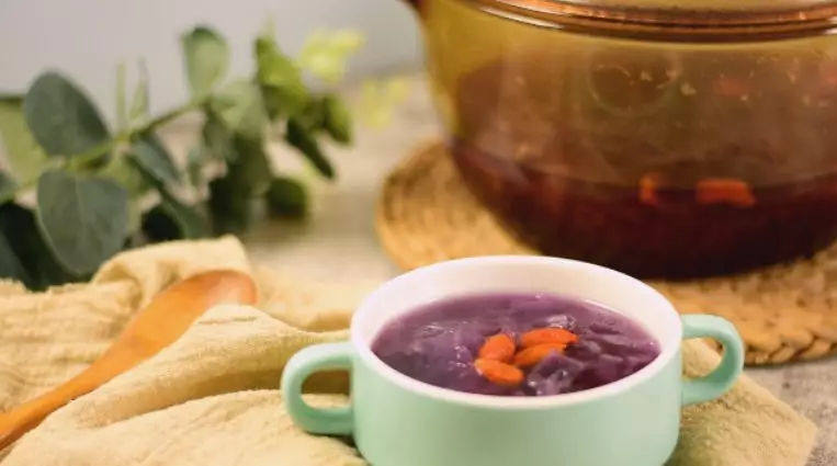 经常喝这碗银耳紫薯羹，会让你肌肤由内而外带出健康光泽,开吃开吃！