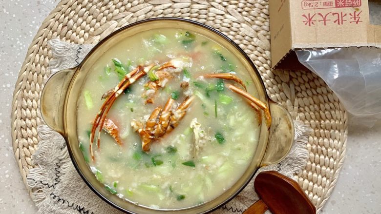 大龙虾青菜粥,与其煞费苦心膳食搭配，不如吃碗胚芽米善待自己，一碗好米，狠粮优选。