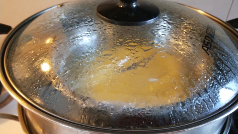 新文美食  水蒸蛋,开水入锅，蒸15分钟即可关火。