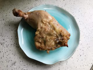 藤椒风味手撕鸡の饺子皮卷饼,留出一只大鸡腿，明天做其他好吃的(❀ฺ´∀`❀ฺ)ﾉ