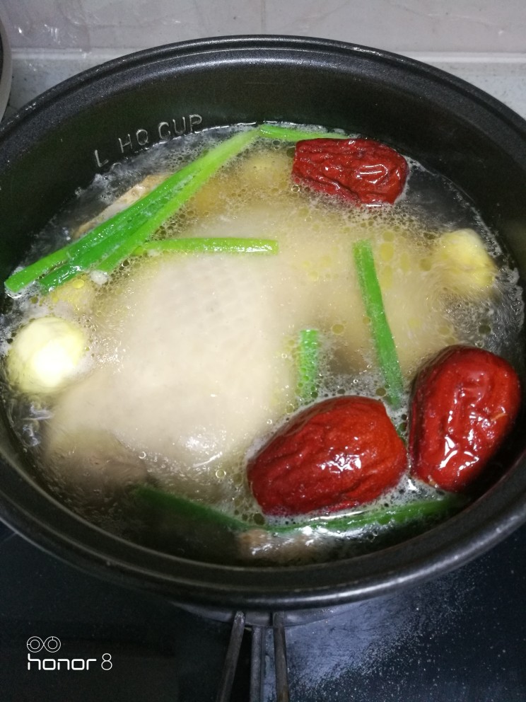 菜谱#山药栗子鸡汤#[创建于14/元~2018],再烧煮20分钟。