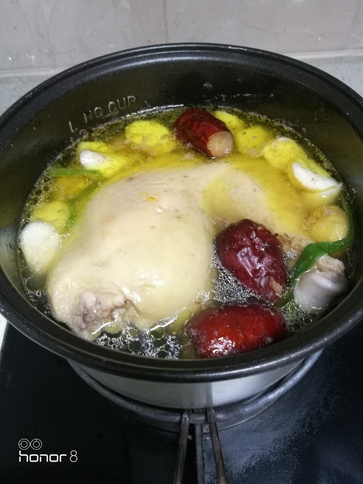 菜谱#山药栗子鸡汤#[创建于14/元~2018],再用小火烧煮10分钟。