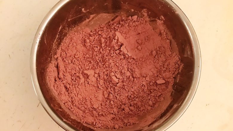 红丝绒戚风蛋糕,把所有干粉搅拌均匀