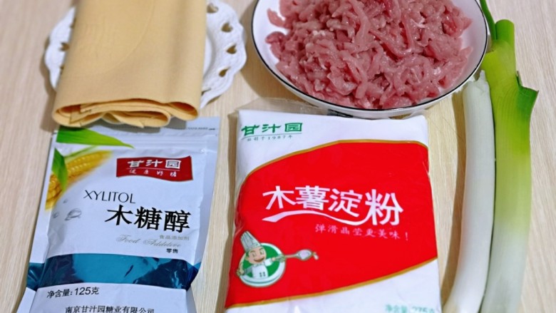 干豆腐皮～京酱肉丝,准备食材，食材的量可以根据个人口味增减。