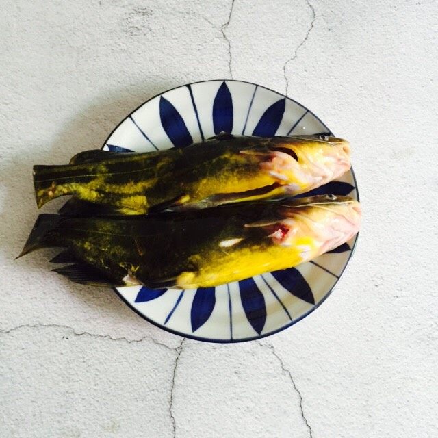 黄刺鱼炖豆腐,沥干水分装盘