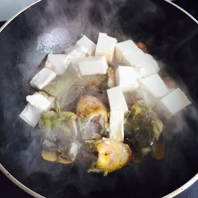黄刺鱼炖豆腐,大火煮两分钟