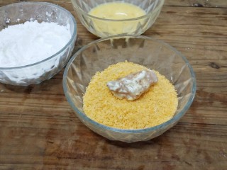 鸡米花,最后再裹上一层面包糠，即使不用油炸也能特别的香脆