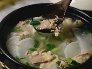 白切羊肉汤，汤浓味鲜，香而不腻，做法非常简单