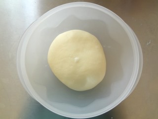  软萌甜紫米面包,整理成光滑的面团放入发酵碗中开始26度发酵