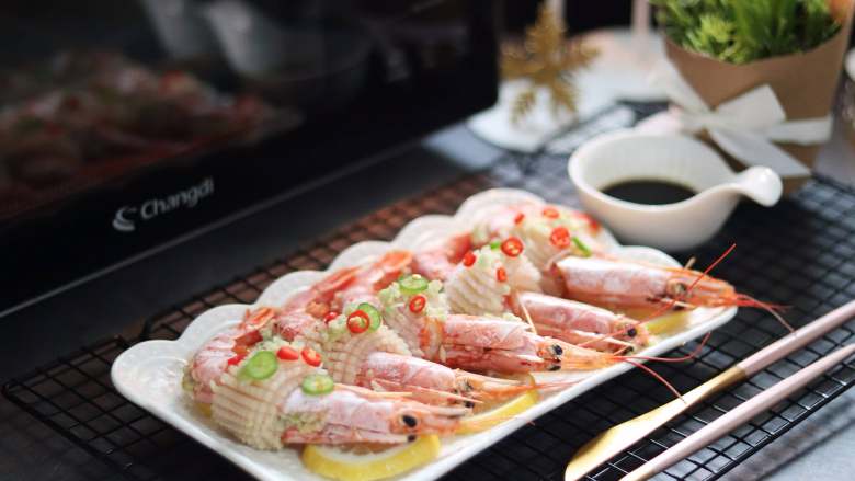 柠檬蒸红虾，年夜饭食谱,长帝蒸烤箱ZTB32Q蒸烤箱制作的，十分鲜美！