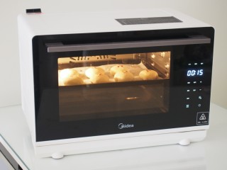 玫瑰酥饼,烤箱温度为165度，中层，时间设定15分钟。