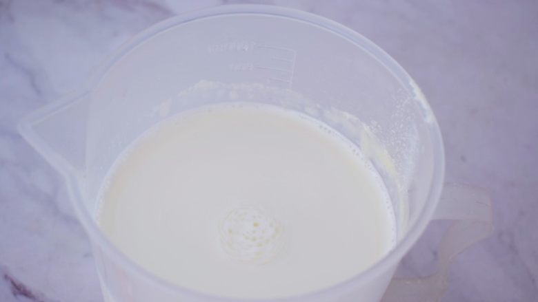奶粉酸奶,取能立多幼儿配方奶粉150克加入温水中搅拌均匀