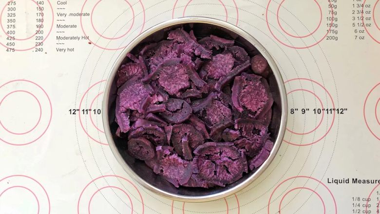 爆浆紫薯仙豆糕,取出放凉后称取350克。