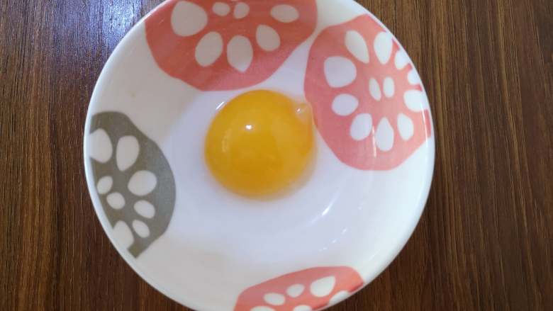脆脆的奶香椰蓉球,鸡蛋只取蛋黄。