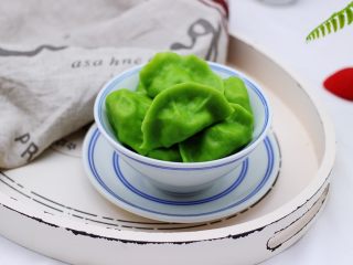 翠玉猪肉韭菜饺子,好喜欢这一抹绿，清新好看又好吃，再来一张诱惑你。