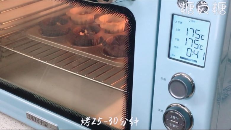 布朗尼蛋糕,烤箱上下火175度预热10分钟，烤25到30分钟即可