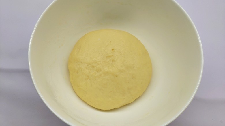 香甜可口的紫米华夫饼,放室温或者烤箱发酵至2倍大，如果做早餐可以放冰箱冷藏发酵。