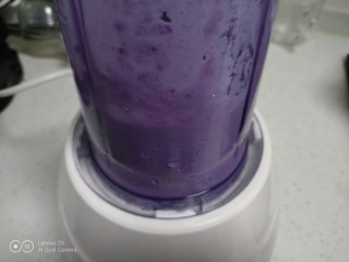 紫薯奶昔,打汁。
