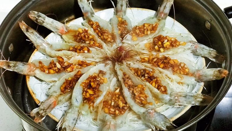 浅湘食光&蒜蓉粉丝虾,上蒸锅内，蒸8-10分钟