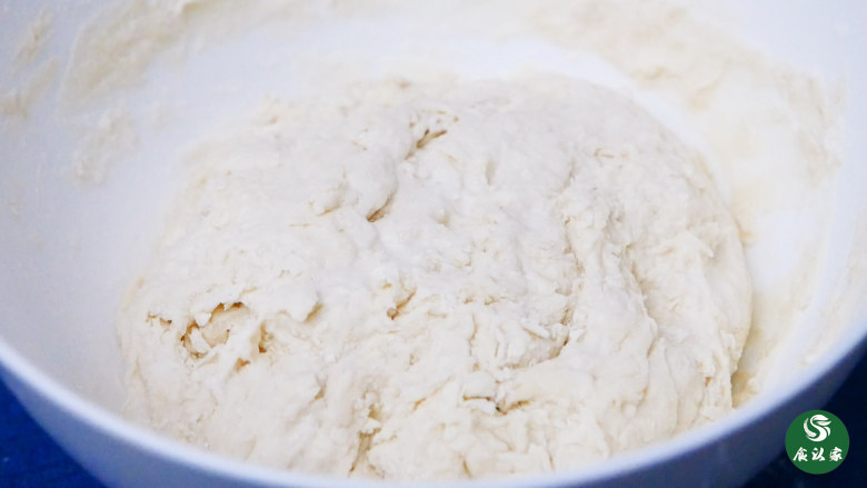 卡仕达面包,酵头材料全部拌匀后，放入冰箱冷藏48小时。做好的酵头最多可以在冰箱放一星期哦。