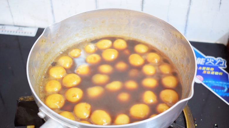红糖姜汁丸子,煮至丸子浮在水面