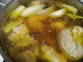 菜谱#贞芪炖母鸡#[创建于23/元~2019],烧煮后的汤汁。