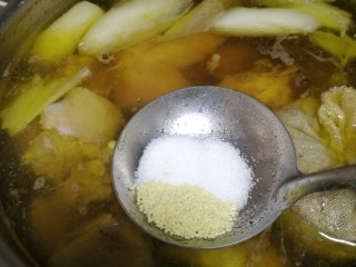 菜谱#贞芪炖母鸡#[创建于23/元~2019],调味:放入少许盐和精粉。滋补品一定要清淡。