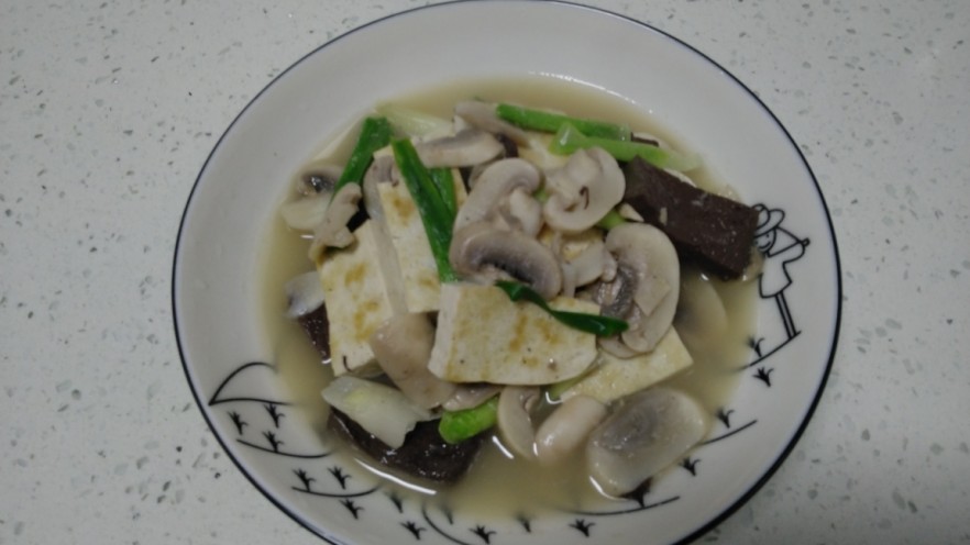 豆腐炖猪血蘑菇