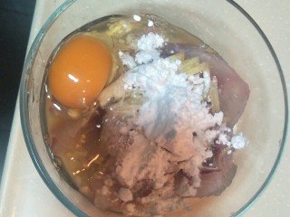生菜鱼片粥,磕一个鸡蛋。
