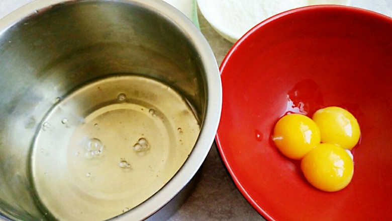 火龙果盒子蛋糕,蛋清蛋黄分离，无油无水的容器