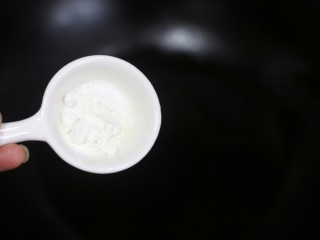 改良版香菇酿肉,加入淀粉和香菇蒸出来的水。