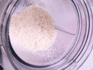 宝宝辅食天然调料 虾皮粉,检查下有没有大颗粒，如果大颗粒较多，可以用滤网过滤下。