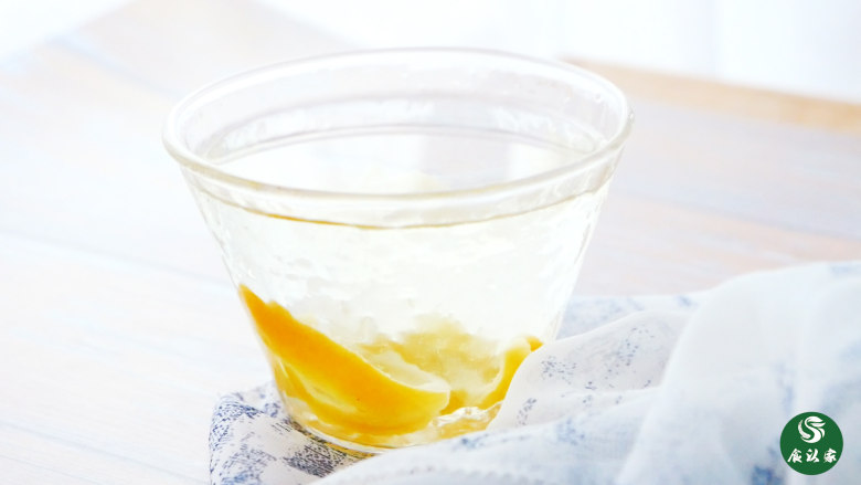 清新健脾柠檬条,也可以拿来泡茶喝。还可以拿来切碎，放在面包、蛋糕中。 