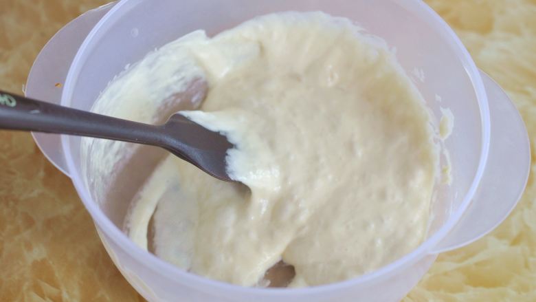 奶酪包,先制作波兰种。将60克面包用小麦粉、60克<a style='color:red;display:inline-block;' href='/shicai/ 156925'>水</a>、2克干酵母混合，室温发酵一小时后放冰箱冷藏12小时。
