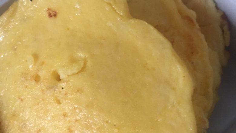 奶香土豆饼,8️⃣ 煎至两面金黄即可。尝一口，又软又糯，奶香味十足，营养又管饱，非常适合做早饭～