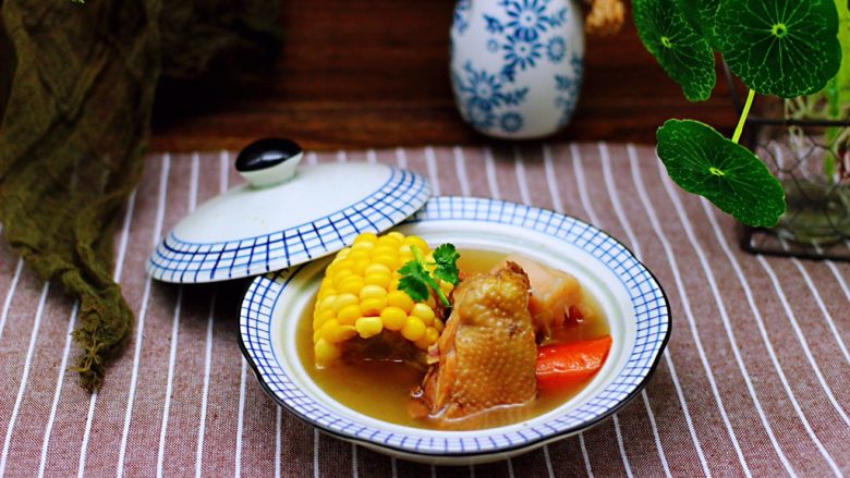 土鸡炖玉米甜藕汤,成品一