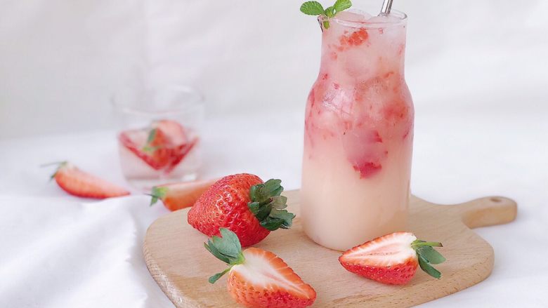 草莓气泡饮,这是一杯营养又健康的饮品
